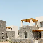 Village Apartment *